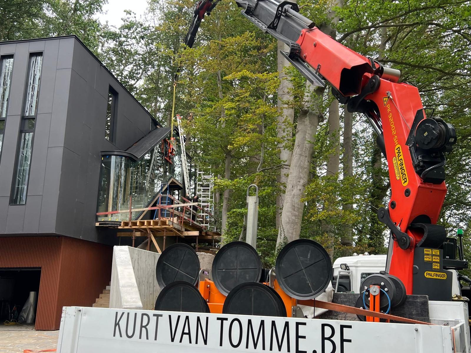 03-kraan-kurt-van-tomme-plaatst-glaspartij