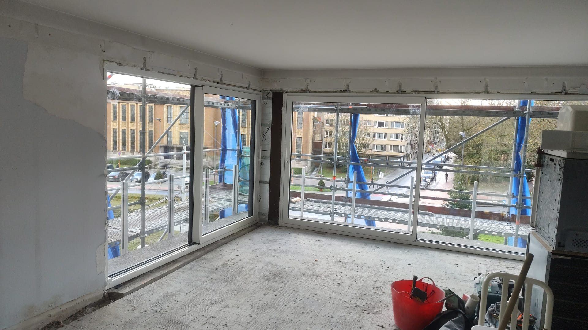 05-aluminium-schuiframen-appartement-renovatie